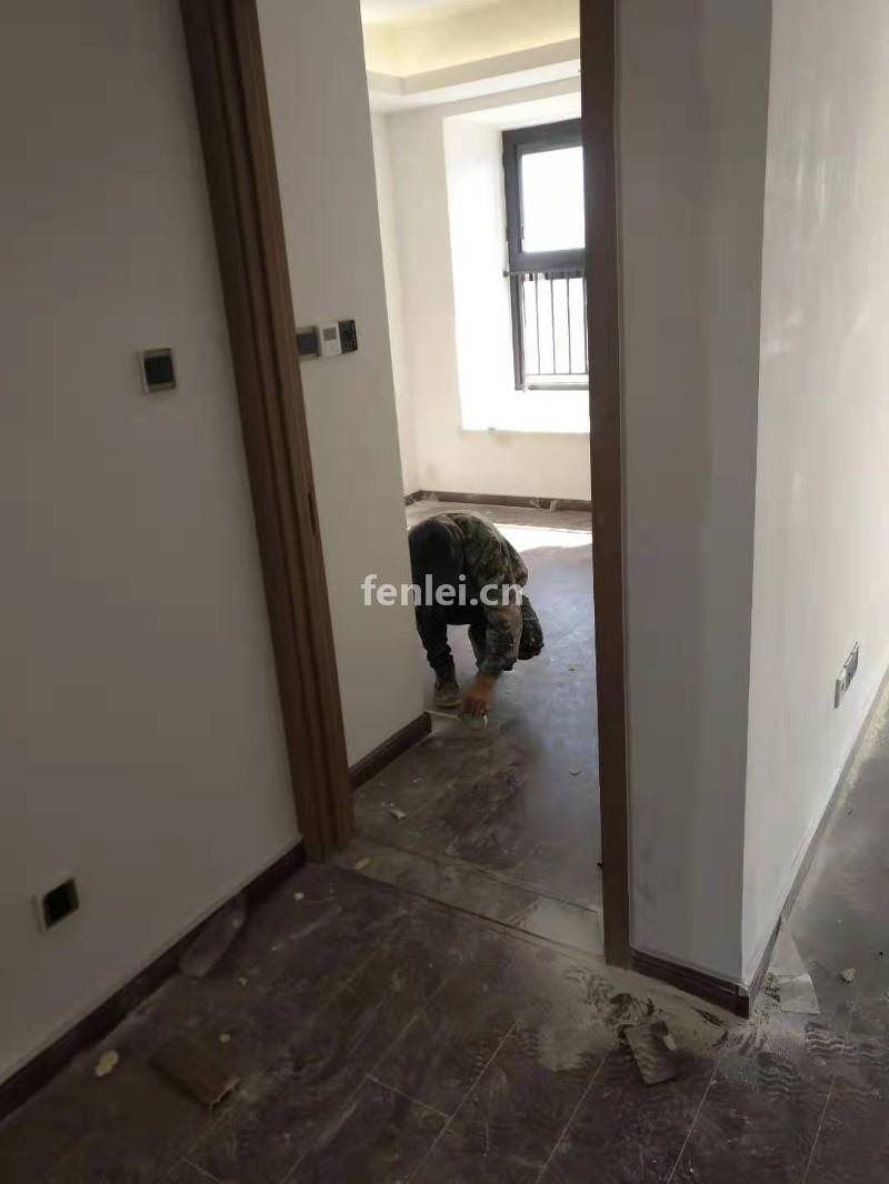 双鸭山尖山就近上门保洁清洗24小时服务到位(双峰专业保洁公司电话)